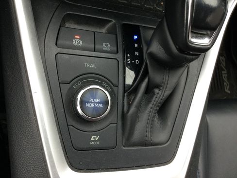 Used 2020 Toyota RAV4 XSE w/ Protection Package AWD/4WD image 16