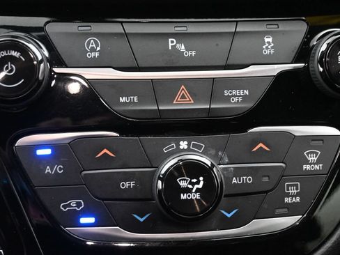 Used 2020 Chrysler Pacifica Touring w/ S Appearance Package FWD image 21