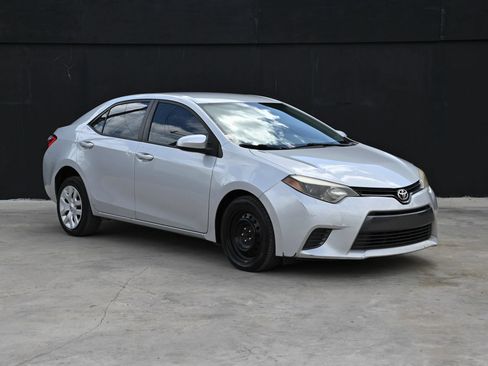 Used 2015 Toyota Corolla LE FWD image 3