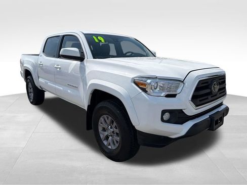 Used 2019 Toyota Tacoma SR5 AWD/4WD image 1