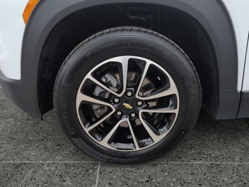 Used 2025 Chevrolet TrailBlazer LT w/ LT Cold Weather Package AWD/4WD image 14