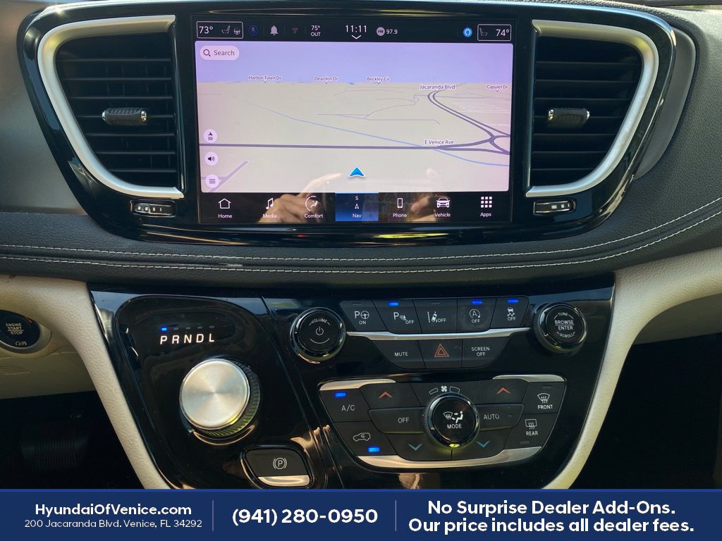Used 2022 Chrysler Pacifica Touring-L w/ Uconnect Theater Family Group FWD image 13