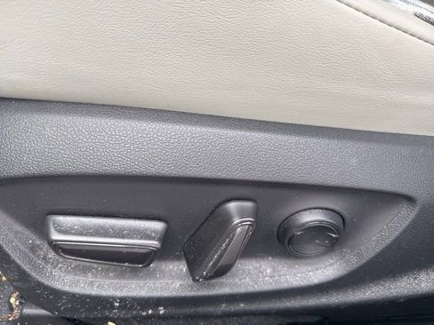 Used 2024 Toyota Prius XLE FWD image 17
