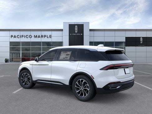 New 2026 Lincoln Nautilus Premier AWD/4WD image 4