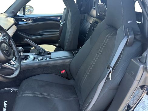 Certified 2025 MAZDA MX-5 Miata Club RWD image 16
