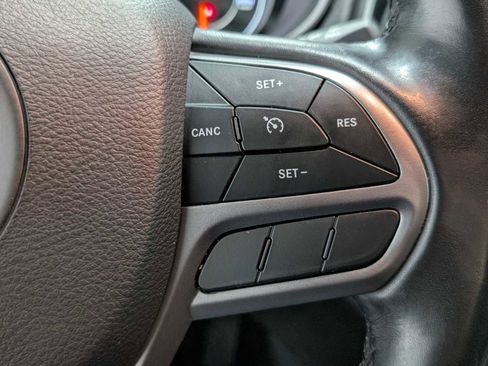 Used 2020 Jeep Cherokee Limited image 36