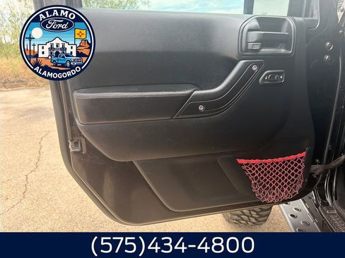 Used 2017 Jeep Wrangler Unlimited Rubicon AWD/4WD image 10