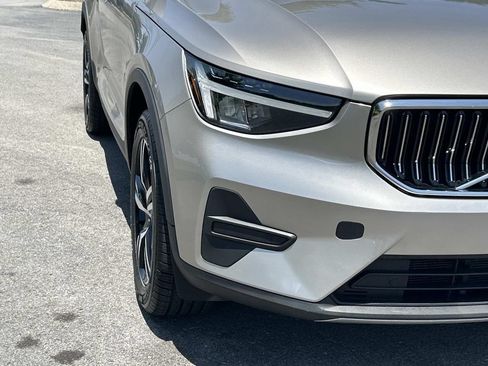 Used 2024 Volvo XC40 B5 Core AWD/4WD image 13
