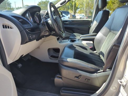 Used 2017 Dodge Grand Caravan SXT FWD image 9