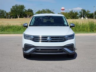 Used 2024 Volkswagen Tiguan SE video 2