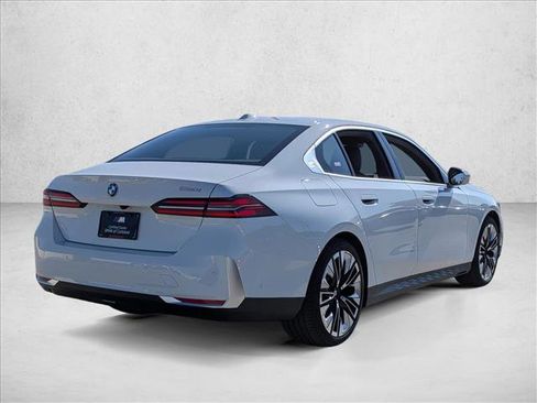 New 2026 BMW 530i RWD image 2