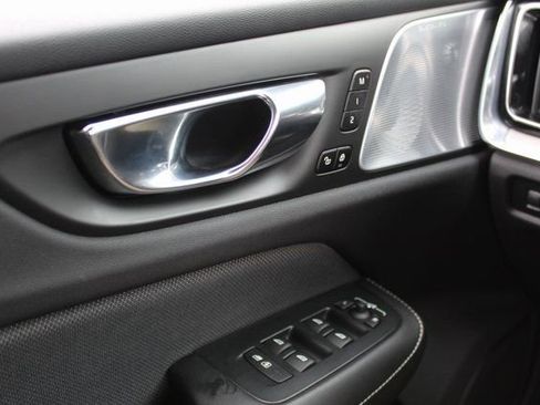 Certified 2022 Volvo S60 T8 R-Design image 20