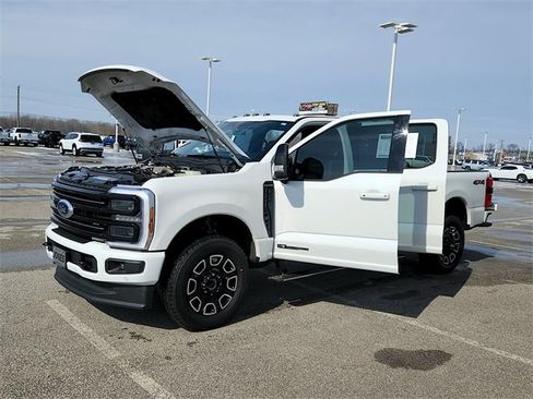 Used 2025 Ford F250 Platinum image 11