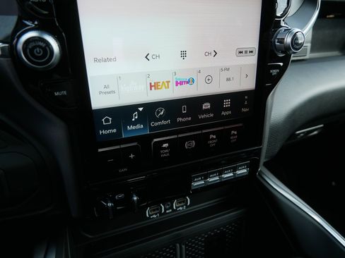 New 2026 RAM 3500 Laramie AWD/4WD image 18