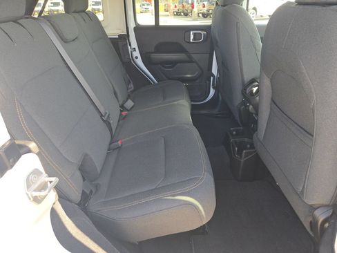 Used 2025 Jeep Wrangler Unlimited Sahara AWD/4WD image 24