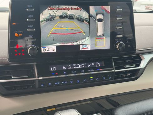 Certified 2022 Toyota Sienna Platinum image 25