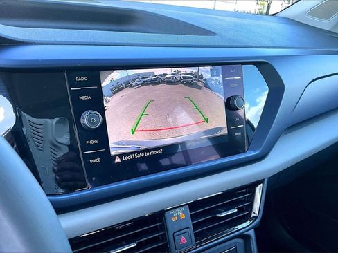 Certified 2022 Volkswagen Taos SE w/ Panoramic Sunroof Package image 26