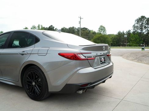 Used 2025 Toyota Camry SE w/ Convenience Package image 15