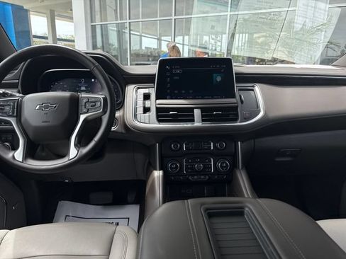 Certified 2023 Chevrolet Suburban Z71 w/ Luxury Package AWD/4WD image 12