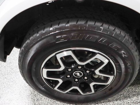 Used 2022 Ford Bronco Outer Banks image 11