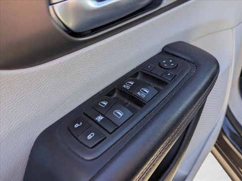 Used 2017 Chrysler Pacifica LX w/ Tire & Wheel Group image 7