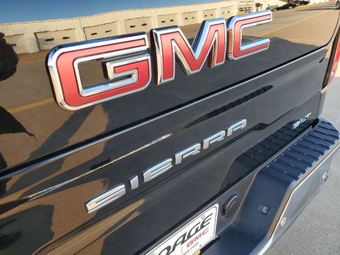 Used 2024 GMC Sierra 1500 SLT w/ SLT Premium Plus Package AWD/4WD image 39