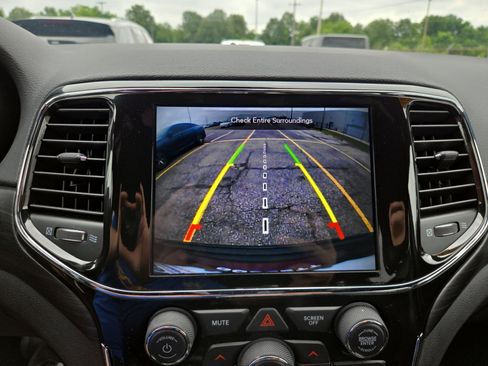 Used 2021 Jeep Grand Cherokee Laredo X RWD image 15
