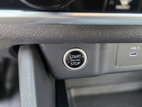 Used 2023 Nissan Rogue SV FWD image 33