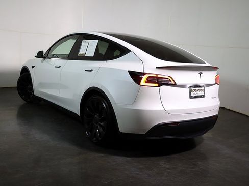 Used 2022 Tesla Model Y Performance image 2
