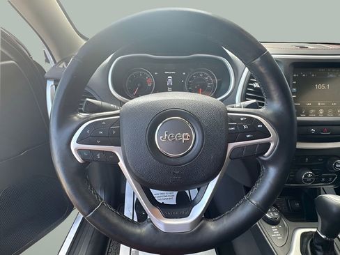 Used 2018 Jeep Cherokee Trailhawk w/ Cold Weather Group AWD/4WD image 9