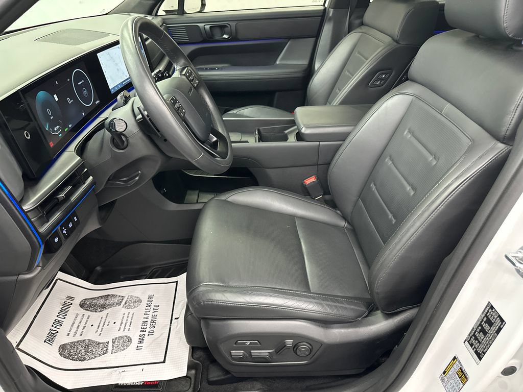 Used 2025 Hyundai Santa Fe Calligraphy FWD image 9