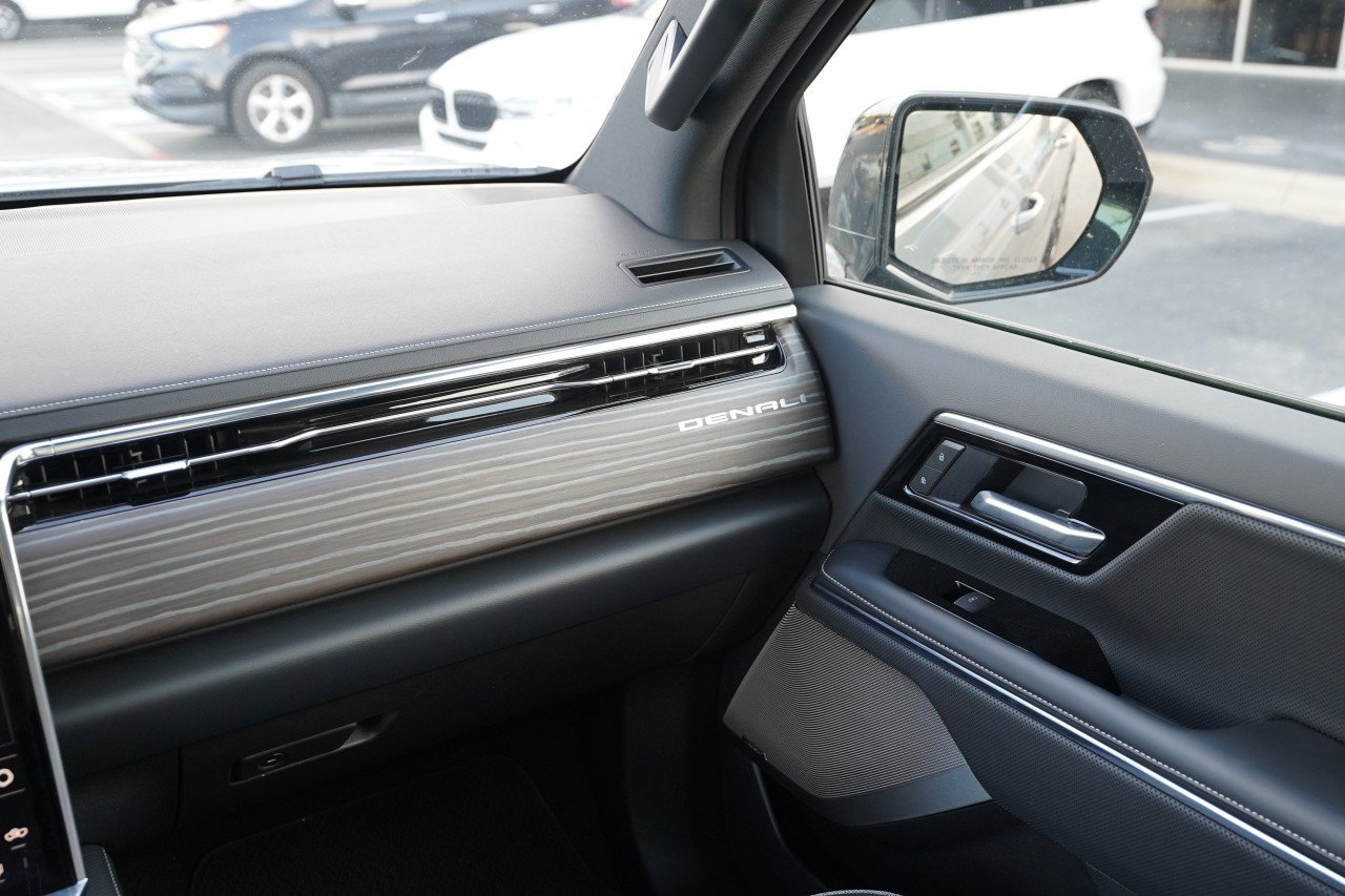 Certified 2025 GMC Sierra EV Denali AWD/4WD image 8