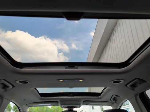 Used 2017 GMC Acadia SLT AWD/4WD image 15