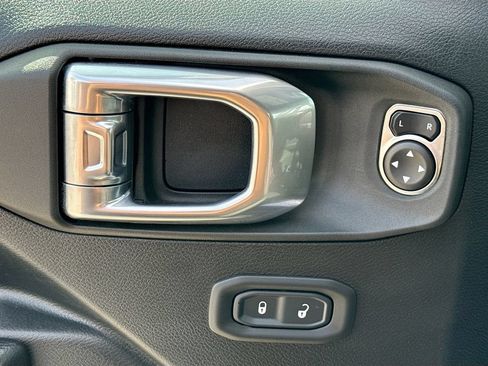 Used 2021 Jeep Gladiator Sport AWD/4WD image 22