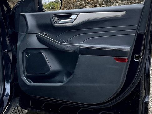 Used 2021 Ford Escape SE image 23