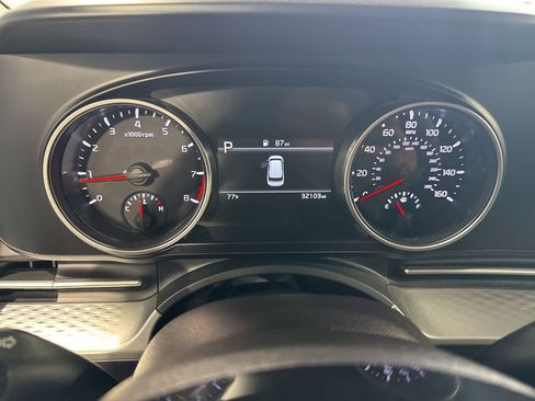 Used 2022 Kia Carnival LX image 34