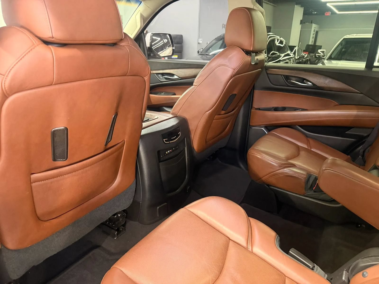 Used 2015 Cadillac Escalade Luxury RWD image 6