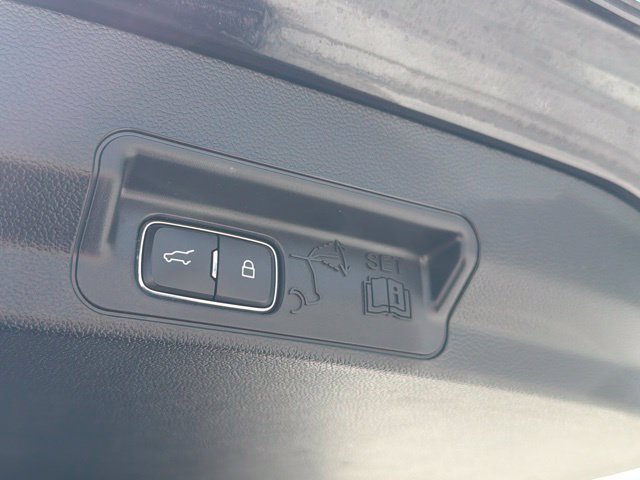 Used 2023 Ford Explorer Limited w/ Equipment Group 301A RWD image 16