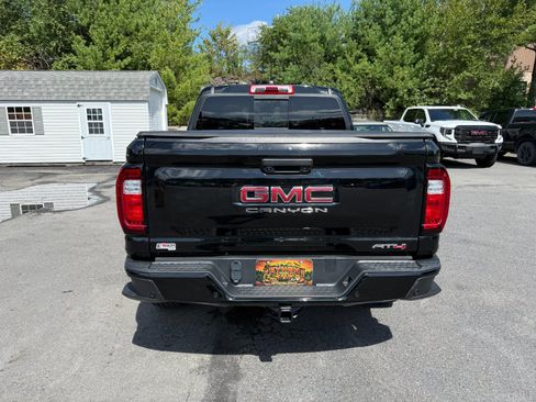 Used 2023 GMC Canyon AT4 w/ AT4 Premium Package AWD/4WD image 4