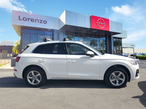 Used 2021 Audi Q5 Premium w/ Convenience Package image 4