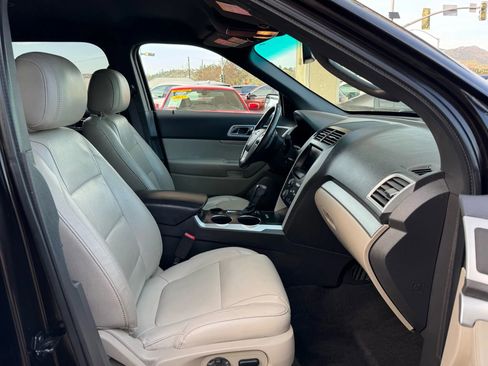 Used 2013 Ford Explorer XLT image 19