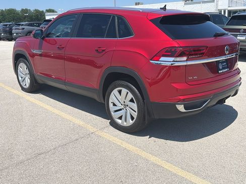 Certified 2023 Volkswagen Atlas Cross Sport SE w/ Panoramic Sunroof Package AWD/4WD image 4