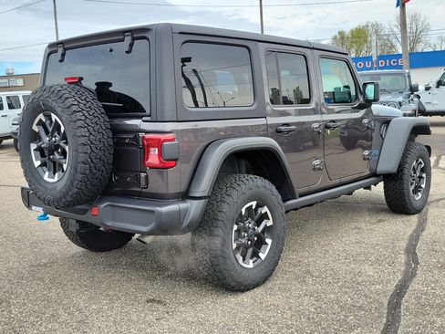Used 2025 Jeep Wrangler Unlimited Rubicon 4xe w/ Convenience Group AWD/4WD image 4
