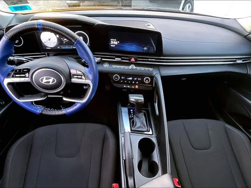Used 2024 Hyundai Elantra SEL image 12