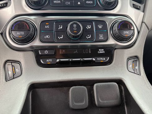 Used 2020 Chevrolet Tahoe LT w/ Luxury Package RWD image 38