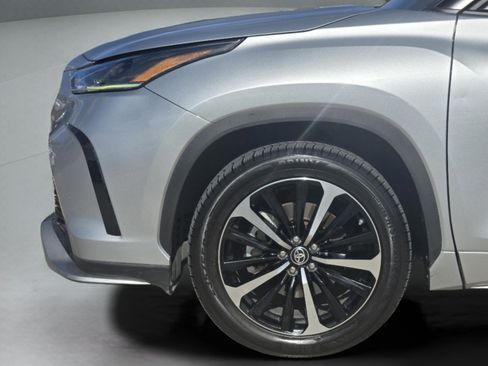 Used 2021 Toyota Highlander XSE FWD image 29