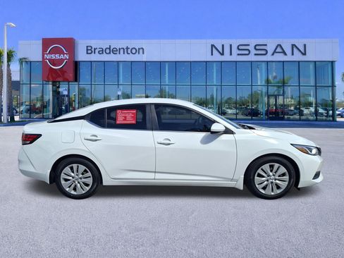 Certified 2022 Nissan Sentra S image 4