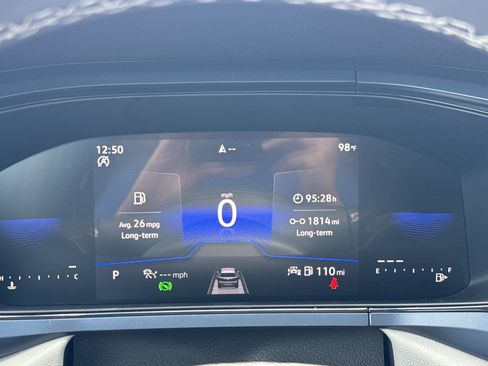 Used 2023 Volkswagen Taos SE w/ Panoramic Sunroof Package FWD image 11