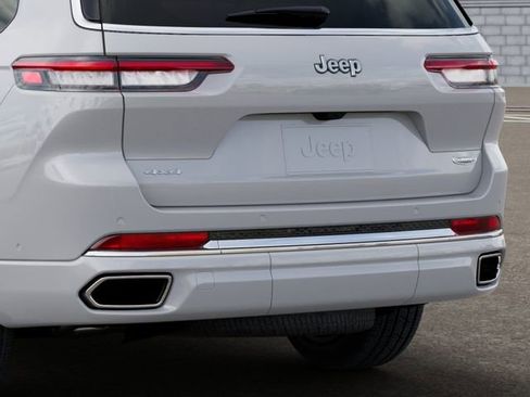 New 2025 Jeep Grand Cherokee L Summit w/ Luxury Tech Group V image 13