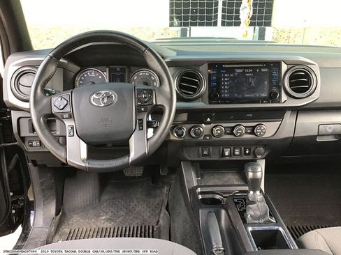 Used 2019 Toyota Tacoma TRD Sport image 12
